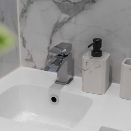 Apartment Stylish 1br Urban Stay, Centre