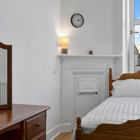 Bright 2 Bedroom Flat On Leith Walk Apartman Edinburgh