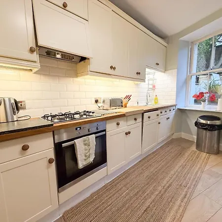 Blantyre Cosy Hideaway אדינבורו