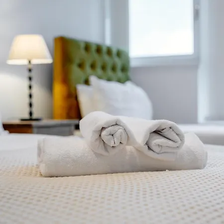 Weston's Penthouse Sleep 10, 6 Beds Free Parking Appartement *