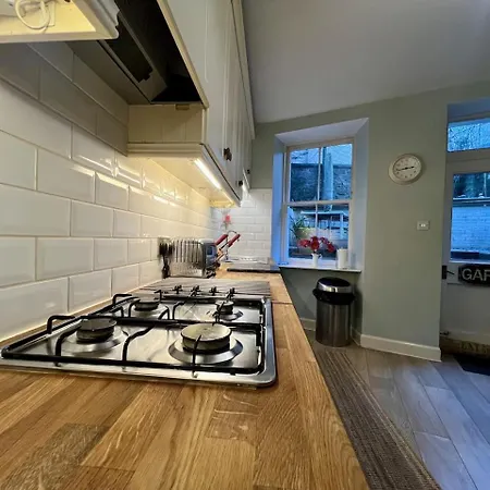 Blantyre Cosy Hideaway אדינבורו