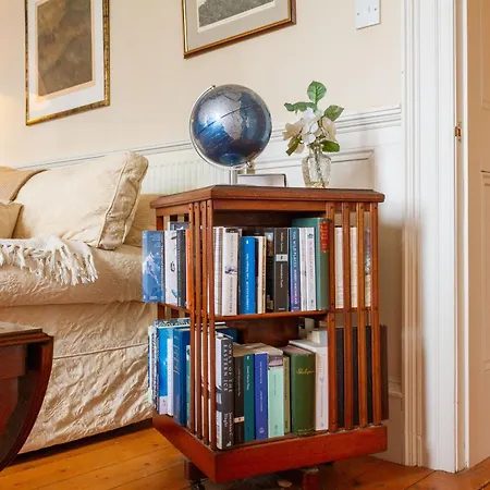 Apartment Regal 2bd Georgian Flat In The Heart Of Edinburgh