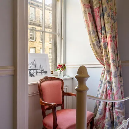 Regal 2bd Georgian Flat In The Heart Of Edinburgh