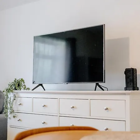 Elliot's Place Free Parking Sleep 4 Cosy Apartment