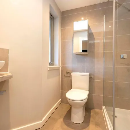 Chic 3-bedroom 2-storey House Near Centre With Free Parking
