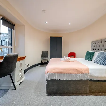 Apartamento Percys Place Sleep 10, 15 Minute To Centre Free Parking *