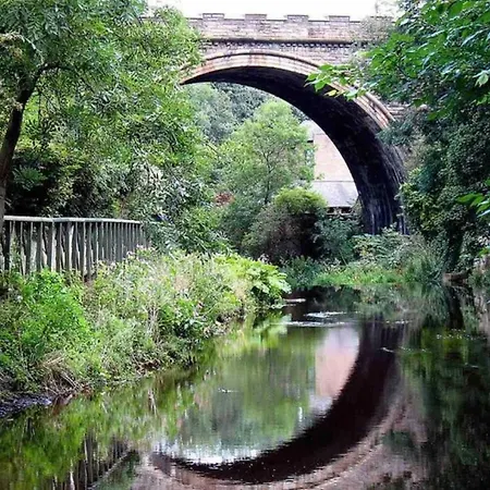 Tranquil 2 Bed Flat, Free Parking, Near Murrayfield & Centre