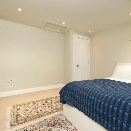 Luxury Family Flat In New Town