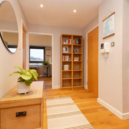 Stylish 2-bedroom In Leith Lägenhet Edinburg