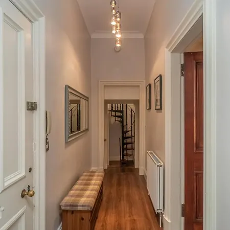 Lejlighed Georgian Elegance With Patio Garden West End - Pass The Keys