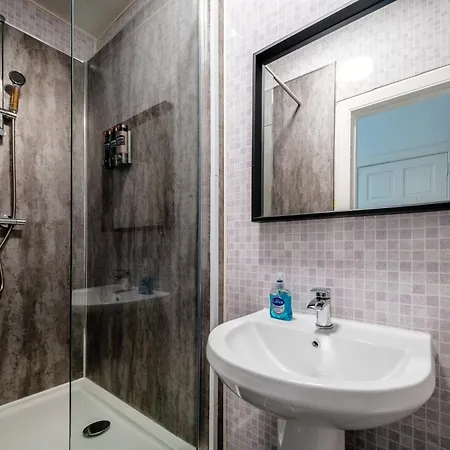 Percys Place Sleep 11, 15 Minute To Centre Free Parking Edinburgh
