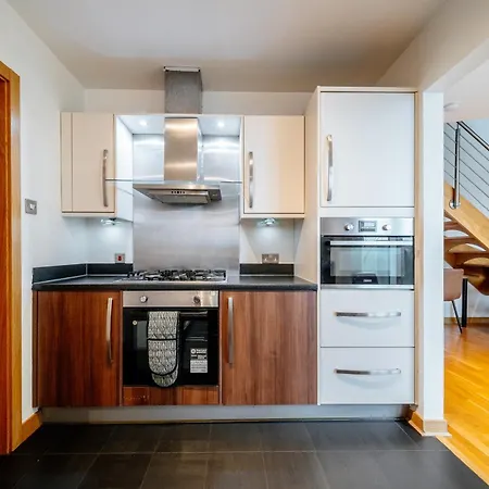 Weston's Penthouse Sleep 10, 6 Beds Free Parking Appartement *