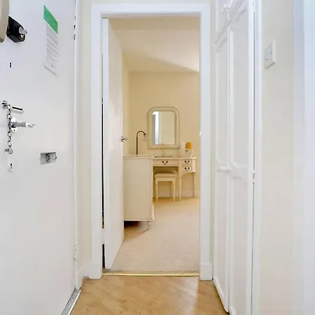 West Bow - Comfy 2 Bed On West Bow Overlooking Grassmarket * Εδιμβούργο