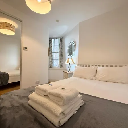3 Royal Mile Flat Near Castle *