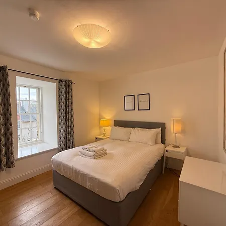 3 Royal Mile Flat Near Castle