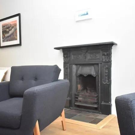 High Street - Modern Scandi Design In The Heart Of The Old Town!