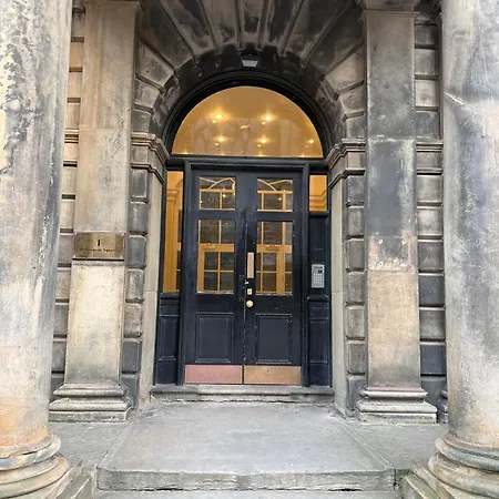 Parliament Square - Royal Mile