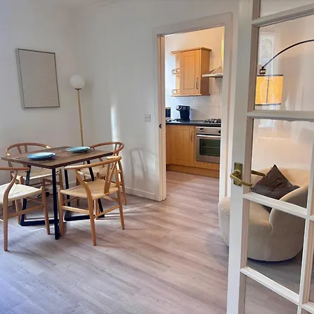 Nicolson Street Two Bedrooms Edinburgh