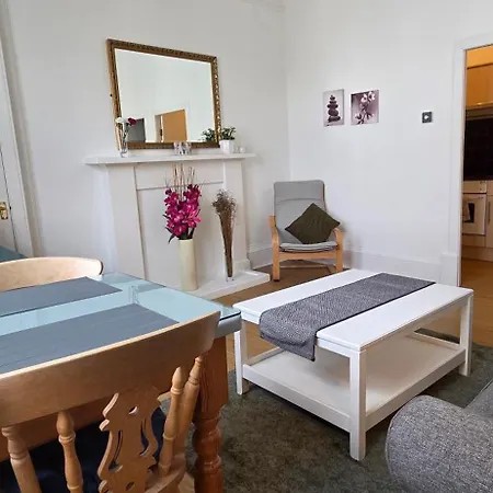 Grindlay Street Residence, 2 Bedroom, 2 Bathroom Close To Castle Apartman