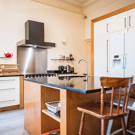 Casa de Férias Large 3-bed Walk To Waverley Edimburgo
