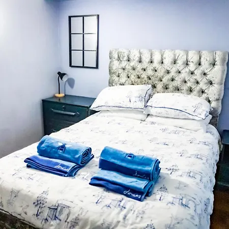Lovely 2 Bedroom B-listed Converted Whisky Bond 아파트 *
