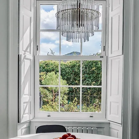 Apartamento Stylish Georgian Garden + Secure Parking Edimburgo