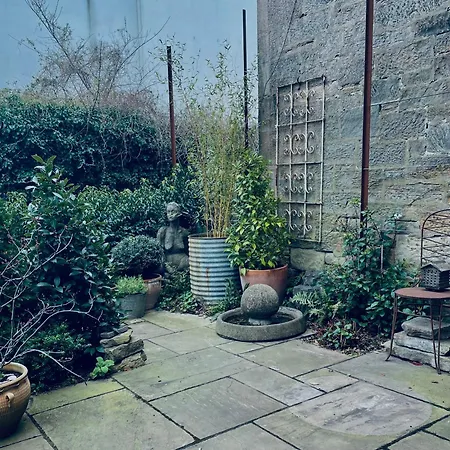 Apartamento Stylish Georgian Garden + Secure Parking