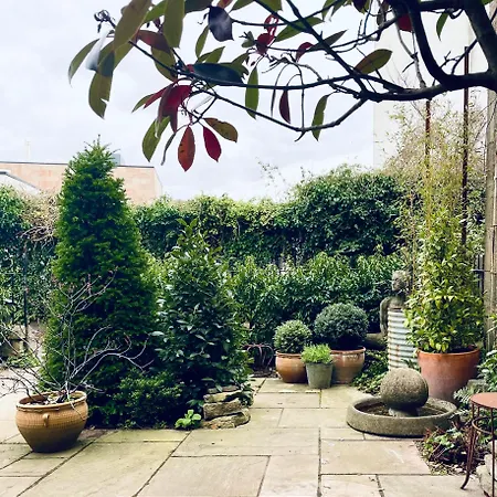 Stylish Georgian Garden + Secure Parking *