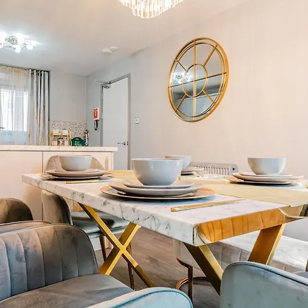 Dynastays- Stylish Seaside Home- Dog Friendly, Garden&parking *