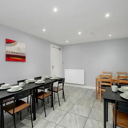 Vakantiehuis Charming Spacious - Pass The Keys