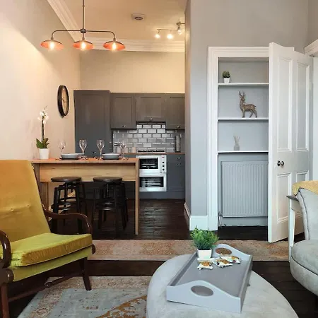 Beautiful Georgian New Town 2 Bed 아파트 *