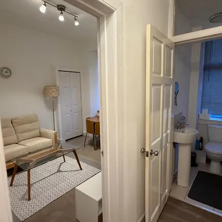 Cosy 1-bed On Seafield Road *