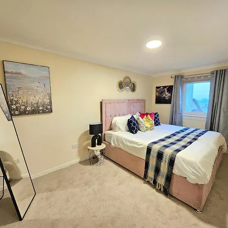 Appartement Stylish & Spacious 4 Bedroom House