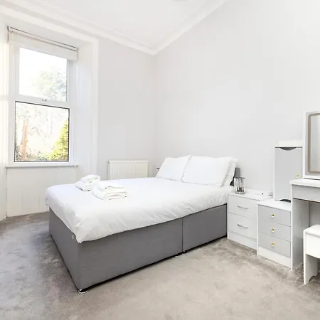 Apartmán Refined 2-bed Flat With Classic Charm *