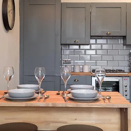Beautiful Georgian New Town 2 Bed 아파트 *