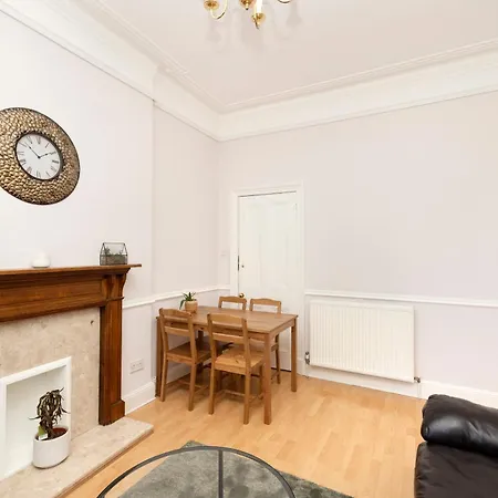 Refined 2-bed Flat With Classic Charm