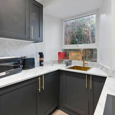 Newly Refurbished - Parking - - 3 Guests