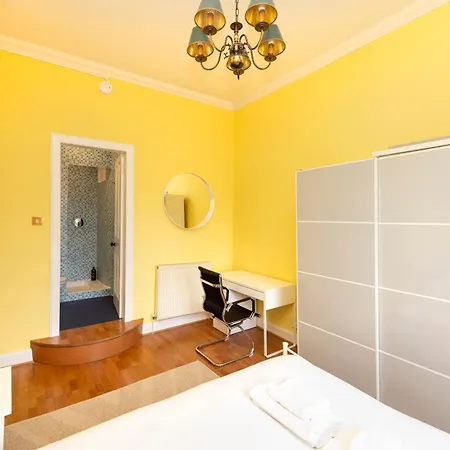 Stylish Southside Flat Near Old Town Эдинбург
