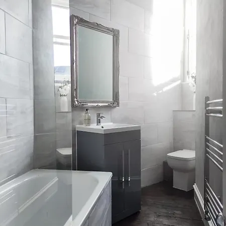 Beautiful Georgian New Town 2 Bed Apartmán *