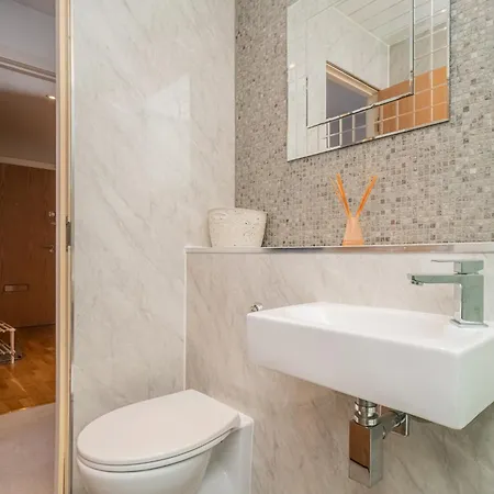 Apartment Bright Floor Haven Modern 2br In - Pass The Keys Edinburgh
