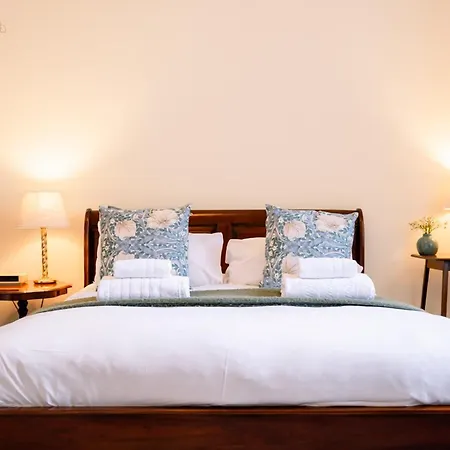 1 Bedroom In Historic Georgian Townhouse *
