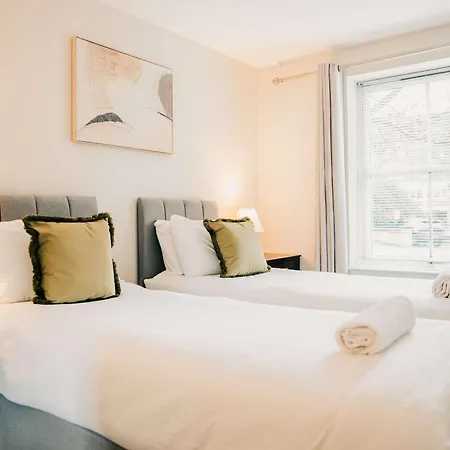 Daire Modern 2 Bed With Parking *