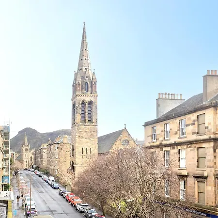 Stylish Southside Flat Near Old Town