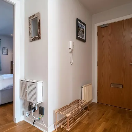 Apartment Bright Floor Haven Modern 2br In - Pass The Keys Edinburgh