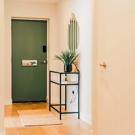 Modern 2 Bed With Parking アパート エディンバラ