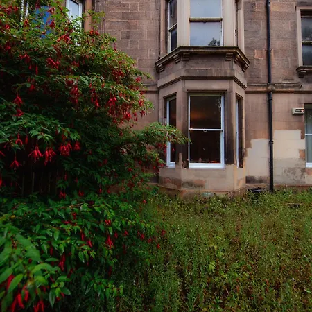 4 Bdrm Cosy By The Meadows *