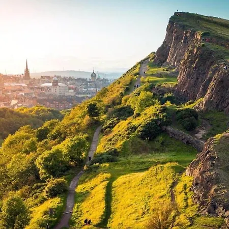 Old Town Gem - Castle Dark History Uni Apartamento Edimburgo