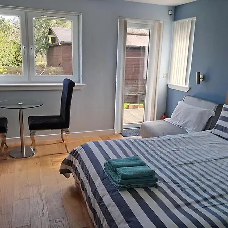 The Retreat Edinburgh, 2-minute Walk To Bus Stop *