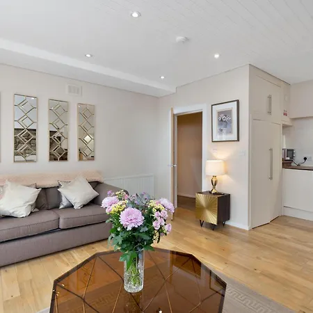 Rose Street Flat * Edinburgh