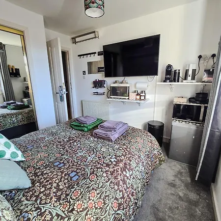 Double With Shared Bathroom Near The Shore And Tram Édimbourg